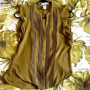 Olive green, size 2, and is in great condition.